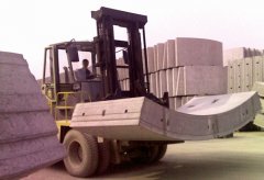 廈工叉車建材工廠作業(yè)